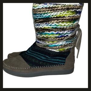 Toms Colorful Black and Gray Winter Boots with Sturdy Rubber Sole / Size 5